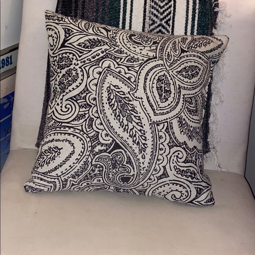 Decorative pillow